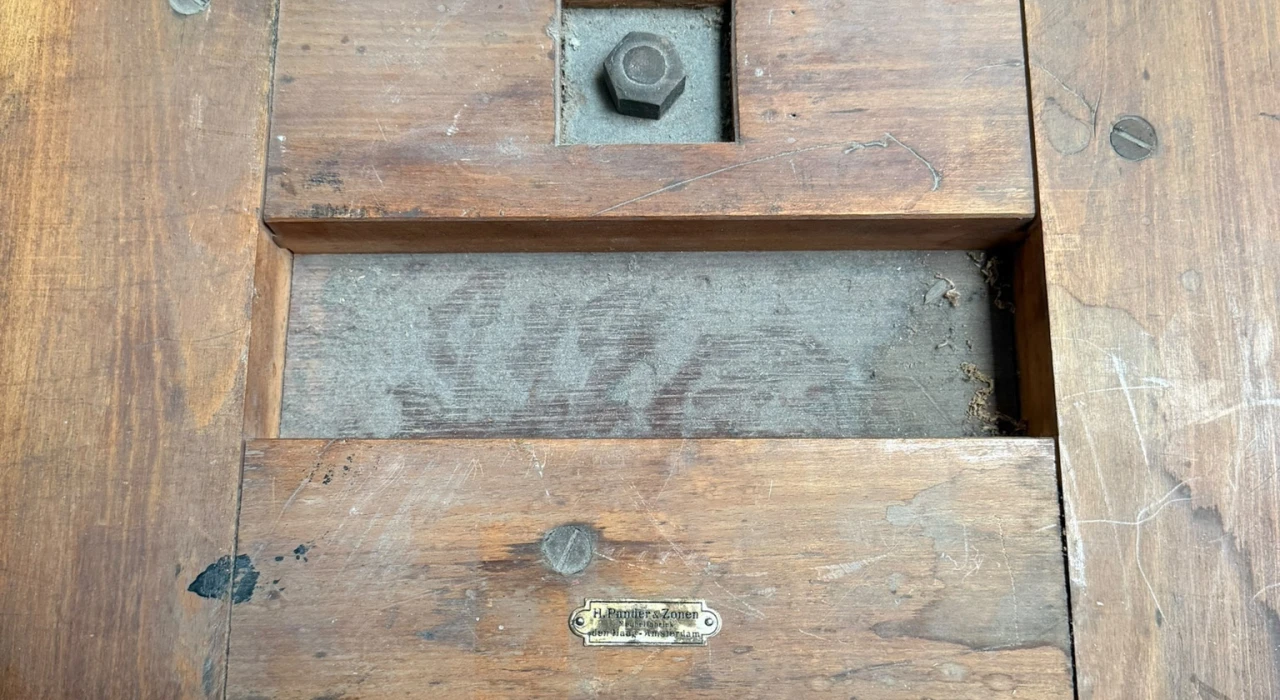 Art Deco Modernist Round Extendable Dining Room Table by Hendrik Wouda, 1931